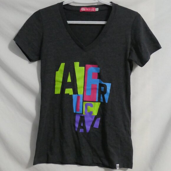 ME TO WE STYLE | small | Graphic Charcoal V-Neck Tee / T-Shirt | Made In Canada - Picture 2 of 14